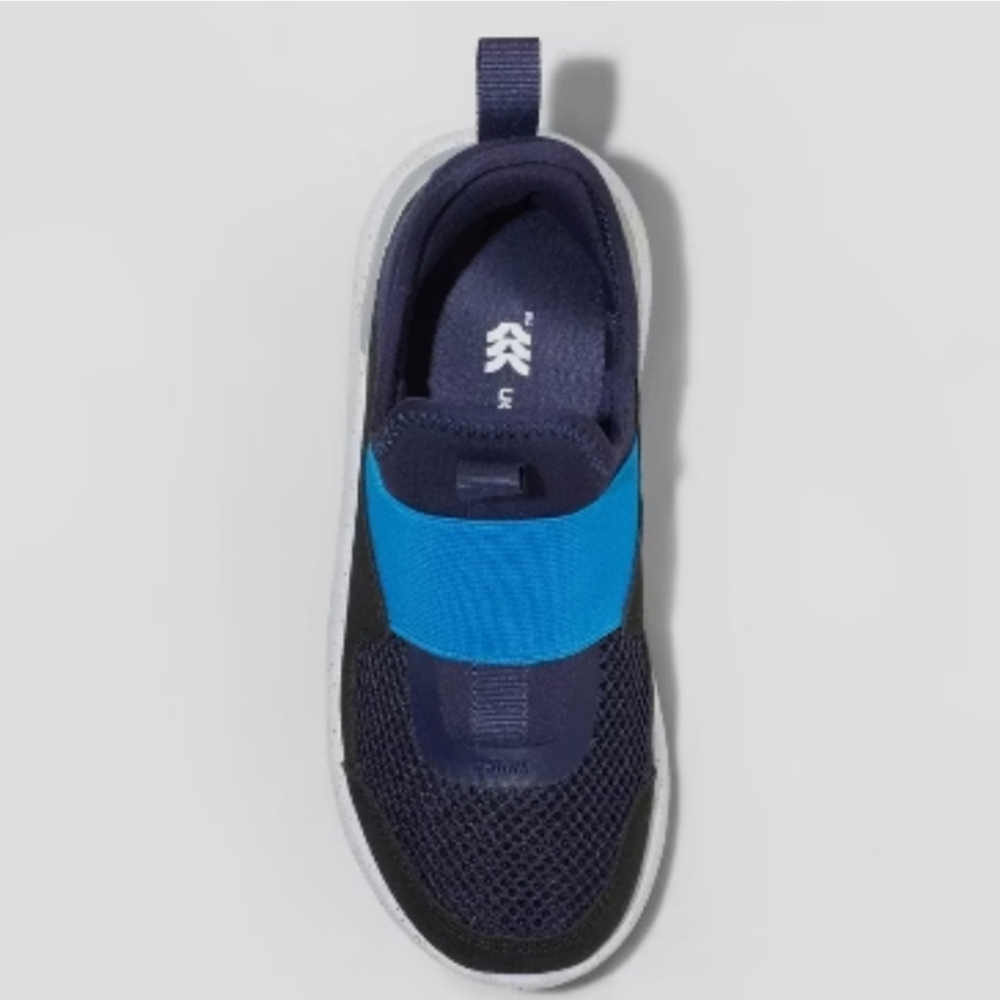 NEW Kids' All in Motion Black & Navy Sz 4 Fern Slip-On Performance Sneakers - Picture 2 of 4